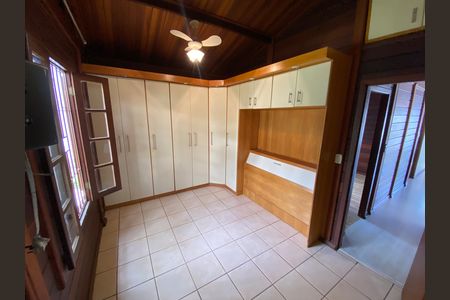 Casa à venda com 660m², 3 quartos e 10 vagas Casa à venda com 660m², 3 quartos e 10 vagasSuíte