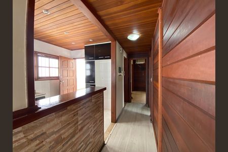 Casa à venda com 660m², 3 quartos e 10 vagas Casa à venda com 660m², 3 quartos e 10 vagasCorredor
