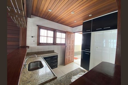 Casa à venda com 660m², 3 quartos e 10 vagas Casa à venda com 660m², 3 quartos e 10 vagasCozinha