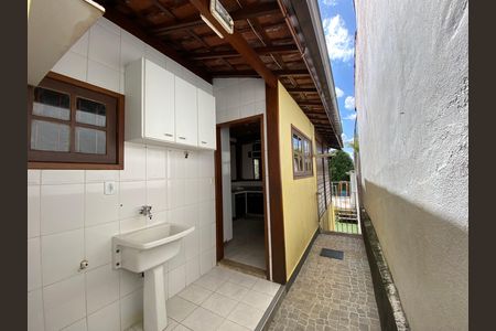 Casa à venda com 660m², 3 quartos e 10 vagas Casa à venda com 660m², 3 quartos e 10 vagasÁrea de Serviço