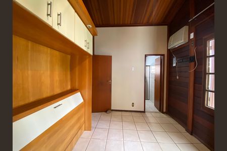 Casa à venda com 660m², 3 quartos e 10 vagas Casa à venda com 660m², 3 quartos e 10 vagasSuíte