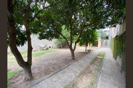 Casa à venda com 660m², 3 quartos e 10 vagas Casa à venda com 660m², 3 quartos e 10 vagasQuintal