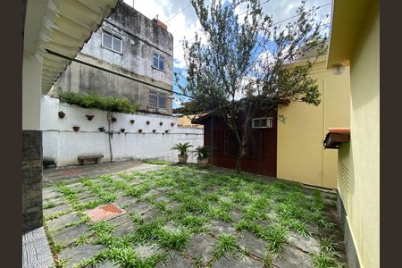 Casa à venda com 660m², 3 quartos e 10 vagas Casa à venda com 660m², 3 quartos e 10 vagasQuintal