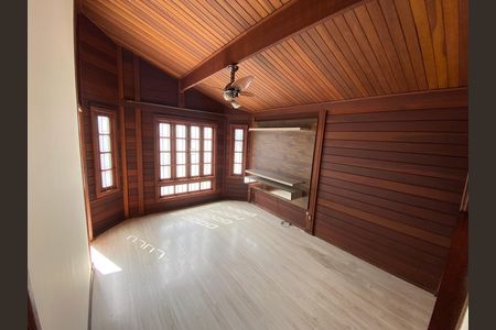 Casa à venda com 660m², 3 quartos e 10 vagas Casa à venda com 660m², 3 quartos e 10 vagasSala