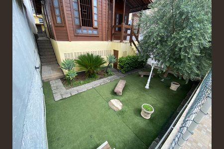 Casa à venda com 660m², 3 quartos e 10 vagas Casa à venda com 660m², 3 quartos e 10 vagasQuintal