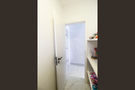 Casa de condomínio à venda com 384m², 3 quartos e 4 vagas Casa de condomínio à venda com 384m², 3 quartos e 4 vagasDespensa