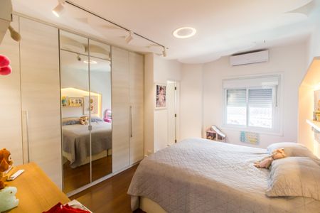 Casa de condomínio à venda com 384m², 3 quartos e 4 vagas Casa de condomínio à venda com 384m², 3 quartos e 4 vagasSuíte 2