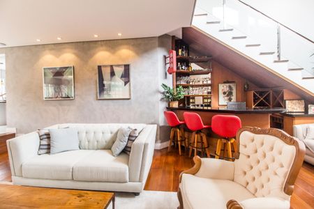 Casa de condomínio à venda com 384m², 3 quartos e 4 vagas Casa de condomínio à venda com 384m², 3 quartos e 4 vagasSala de TV