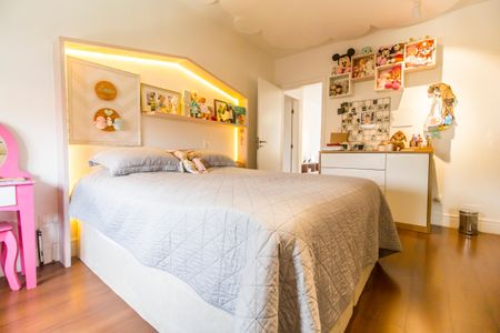 Casa de condomínio à venda com 384m², 3 quartos e 4 vagas Casa de condomínio à venda com 384m², 3 quartos e 4 vagasSuíte 2