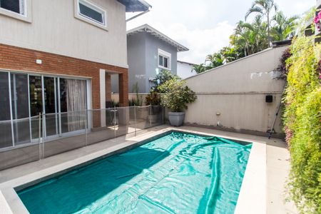 Casa de condomínio à venda com 384m², 3 quartos e 4 vagas Casa de condomínio à venda com 384m², 3 quartos e 4 vagasPiscina