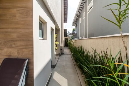 Casa de condomínio à venda com 384m², 3 quartos e 4 vagas Casa de condomínio à venda com 384m², 3 quartos e 4 vagasCorredor