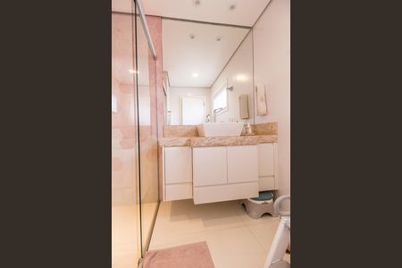 Casa de condomínio à venda com 384m², 3 quartos e 4 vagas Casa de condomínio à venda com 384m², 3 quartos e 4 vagasBanheiro da Suíte 2