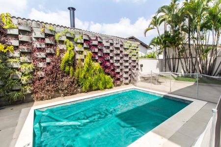 Casa de condomínio à venda com 384m², 3 quartos e 4 vagas Casa de condomínio à venda com 384m², 3 quartos e 4 vagasPiscina