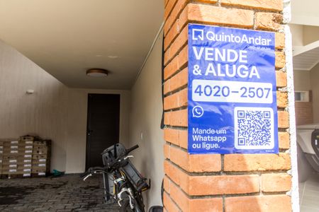 Casa de condomínio à venda com 384m², 3 quartos e 4 vagas Casa de condomínio à venda com 384m², 3 quartos e 4 vagasPlaca - fachada do prédio