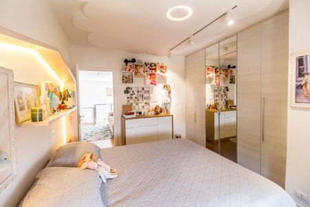 Casa de condomínio à venda com 384m², 3 quartos e 4 vagas Casa de condomínio à venda com 384m², 3 quartos e 4 vagasSuíte 2