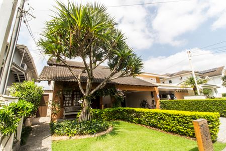 Casa de condomínio à venda com 384m², 3 quartos e 4 vagas Casa de condomínio à venda com 384m², 3 quartos e 4 vagasFachada do Prédio