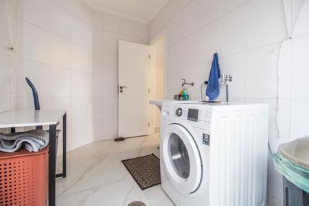 Casa de condomínio à venda com 384m², 3 quartos e 4 vagas Casa de condomínio à venda com 384m², 3 quartos e 4 vagasÁrea de Serviço