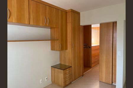 Apartamento à venda com 77m², 2 quartos e 1 vagaQuarto 2
