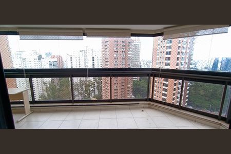 Apartamento para alugar com 200m², 5 quartos e 4 vagas Apartamento para alugar com 200m², 5 quartos e 4 vagasVaranda
