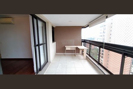 Apartamento para alugar com 200m², 5 quartos e 4 vagas Apartamento para alugar com 200m², 5 quartos e 4 vagasVaranda