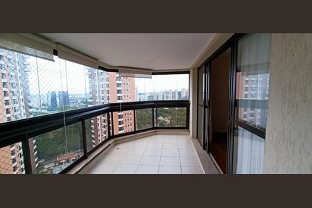 Apartamento para alugar com 200m², 5 quartos e 4 vagas Apartamento para alugar com 200m², 5 quartos e 4 vagasVaranda