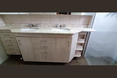 Apartamento para alugar com 200m², 5 quartos e 4 vagas Apartamento para alugar com 200m², 5 quartos e 4 vagasBanheiro da Suíte 1