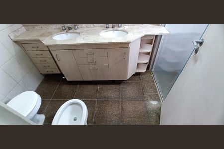 Apartamento para alugar com 200m², 5 quartos e 4 vagas Apartamento para alugar com 200m², 5 quartos e 4 vagasBanheiro da Suíte 1