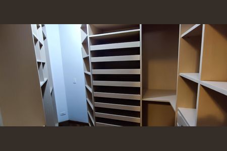 Apartamento para alugar com 200m², 5 quartos e 4 vagas Apartamento para alugar com 200m², 5 quartos e 4 vagasCloset da suíte 1