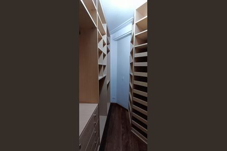 Apartamento para alugar com 200m², 5 quartos e 4 vagas Apartamento para alugar com 200m², 5 quartos e 4 vagasCloset da suíte 1