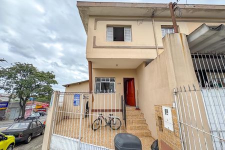 Casa à venda com 100m², 2 quartos e 1 vaga Casa à venda com 100m², 2 quartos e 1 vagaFachada