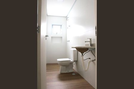 Casa para alugar com 75m², 2 quartos e 2 vagasBanheiro Social
