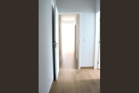 Casa para alugar com 75m², 2 quartos e 2 vagasCorredor