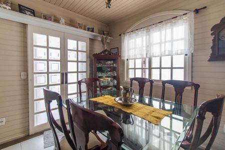 Sala de casa à venda com 3 quartos, 250m² em Cristal, Porto Alegre