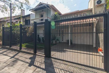 Casa à venda com 250m², 3 quartos e 4 vagasFachada