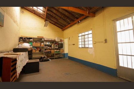 Casa à venda com 250m², 3 quartos e 4 vagasCasa 2 - Quarto de Serviço