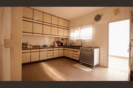 Casa à venda com 250m², 3 quartos e 4 vagasCasa 1 - Cozinha