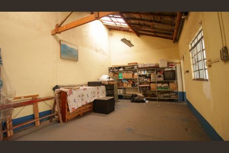 Casa à venda com 250m², 3 quartos e 4 vagasCasa 2 - Quarto de Serviço