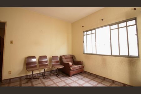 Casa à venda com 250m², 3 quartos e 4 vagasCasa 2 - Sala