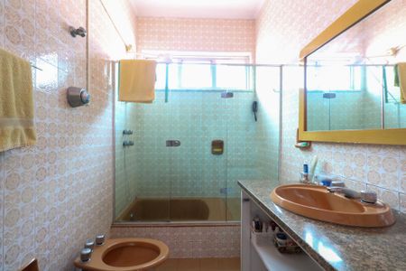 Casa à venda com 259m², 4 quartos e 4 vagasBanheiro da Suíte