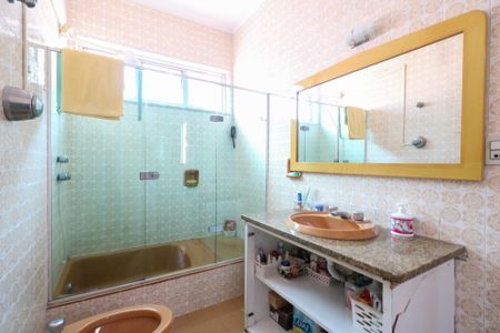 Casa à venda com 259m², 4 quartos e 4 vagasBanheiro da Suíte