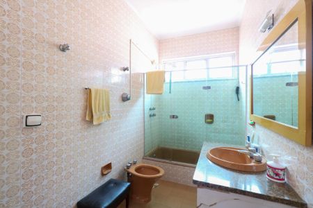 Casa à venda com 259m², 4 quartos e 4 vagasBanheiro da Suíte