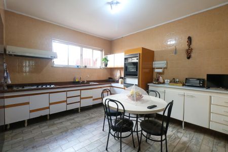 Casa à venda com 259m², 4 quartos e 4 vagasCozinha