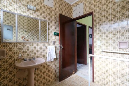 Casa à venda com 259m², 4 quartos e 4 vagasBanheiro Social