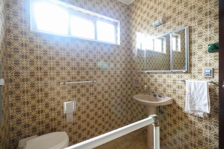 Casa à venda com 259m², 4 quartos e 4 vagasBanheiro Social