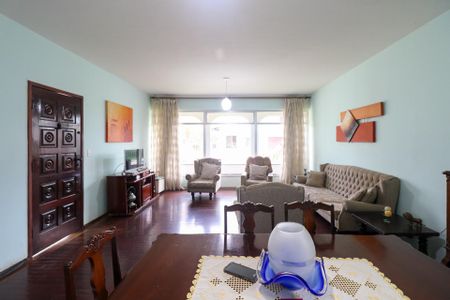 Casa à venda com 259m², 4 quartos e 4 vagasSala