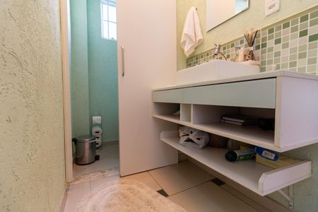 Casa à venda com 194m², 4 quartos e 2 vagas Casa à venda com 194m², 4 quartos e 2 vagasLavabo