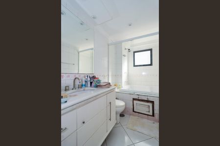 Apartamento à venda com 125m², 2 quartos e 2 vagasBanheiro da Suíte 1