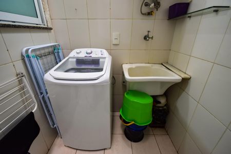 Casa de condomínio à venda com 75m², 3 quartos e 1 vagaÁrea de Serviço
