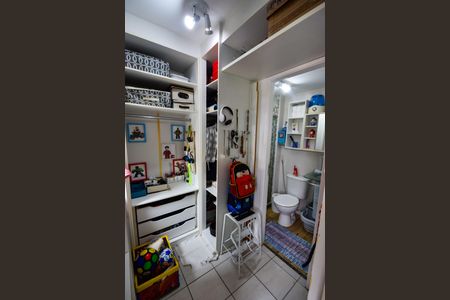 Casa de condomínio à venda com 75m², 3 quartos e 1 vagaCloset da Suíte 2