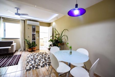 Casa de condomínio à venda com 75m², 3 quartos e 1 vagaSala